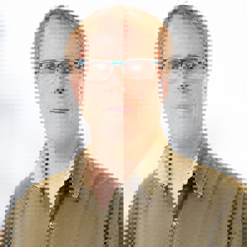 Robert N Lightowlers